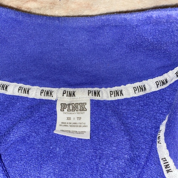 💗 3/$20 half zip - Picture 2 of 3